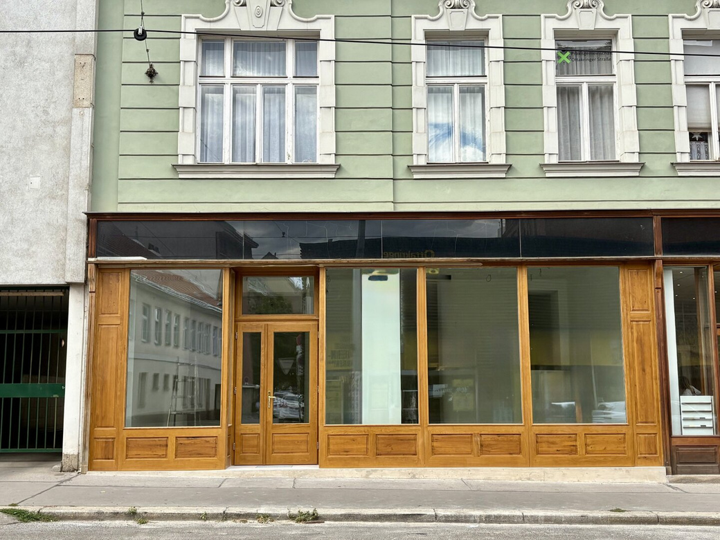 ELEGANTES GESCHÄFTSLOKAL MIT WUNDERSCHÖNEM PORTAL IN REPRÄSENTATIVEM ALTBAU – Foto 2