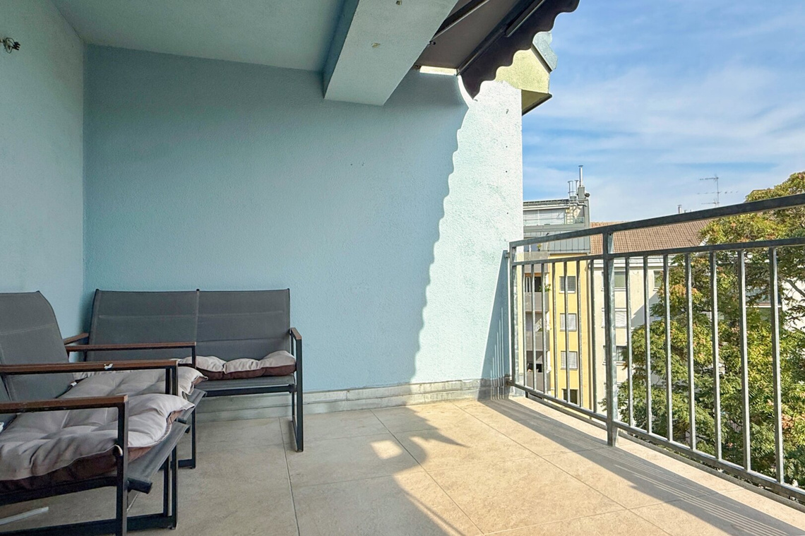 Tolle Raumaufteilung und keine Schrägen: 4 Zimmer DG-Wohnung mit Terrasse – Foto 4