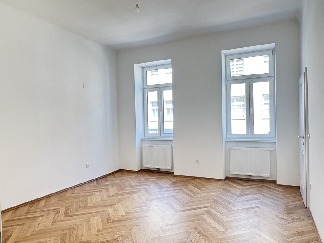 ZUM VERLIEBEN! - TRAUMHAFT SANIERTE 3-ZIMMER-WOHNUNG IM STILALTBAU, BALKON IN DEN LAUSCHIGEN INNENHOF MÖGLICH – Foto 2