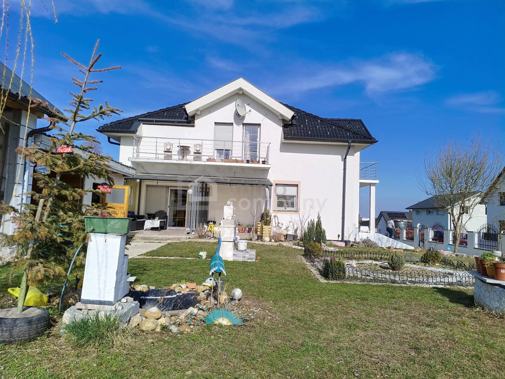 Großzügiges Einfamilienhaus mit viel Platz für die ganze Familie! – Foto 2