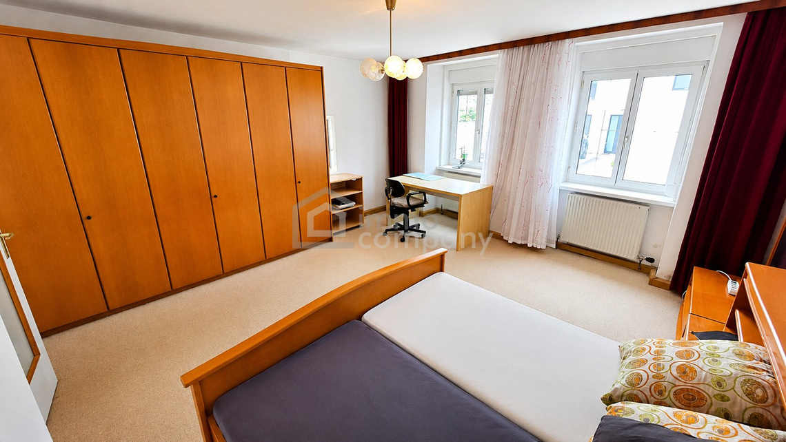 Renovierungsbedürftiges Haus mit zwei Wohneinheiten und viel Lagerfläche zu verkaufen! – Foto 6