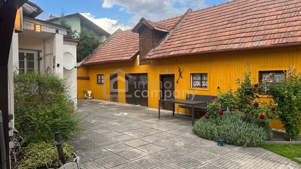 Einfamilienhaus mit Pool, Sauna und viel Stauraum – Foto 8