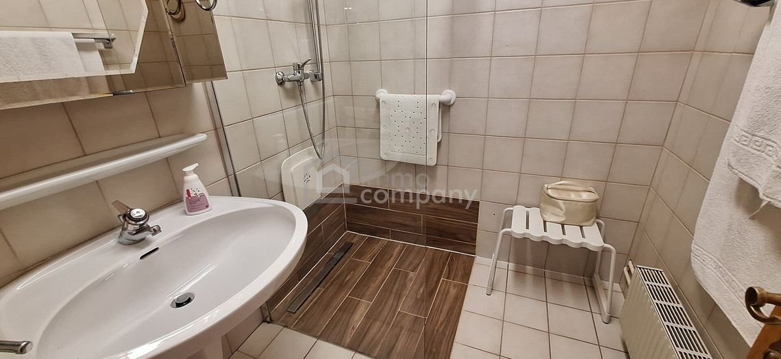 Möbliertes barrierefreies 3-Zi-Reihenhaus mit Garten & Terrasse in bester Lage in 1130 Wien – Foto 9