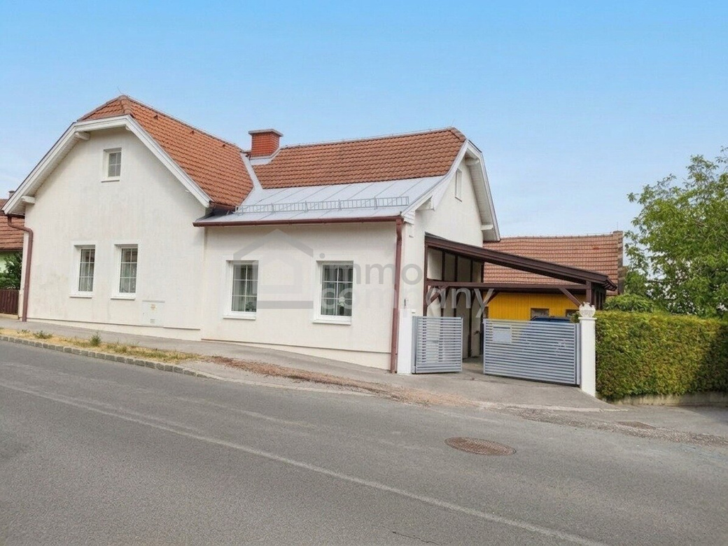 Einfamilienhaus mit Pool, Sauna und Nebengebäude – Foto 1