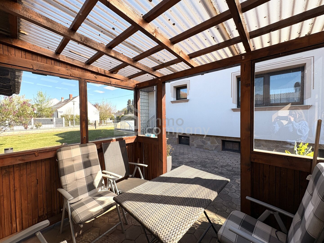 Einfamilienhaus mit Garten, Pool & Garage in Laa an der Thaya! – Foto 4