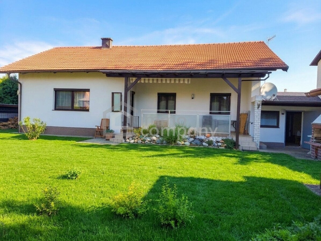 Charmanter Bungalow in Theresienfeld, 4 Zimmer, Garten, Terrasse, Garage – Foto 1