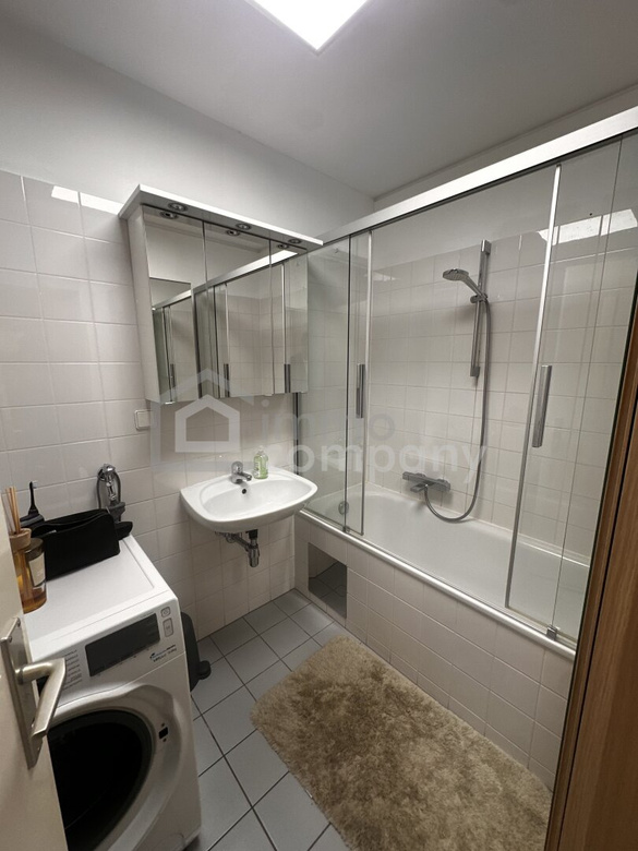 54 m² Modernes Möblierte Dachgeschosswohnung mit Stadtblick, lift und eigene Stellplatz in 1020, Wien! – Foto 4