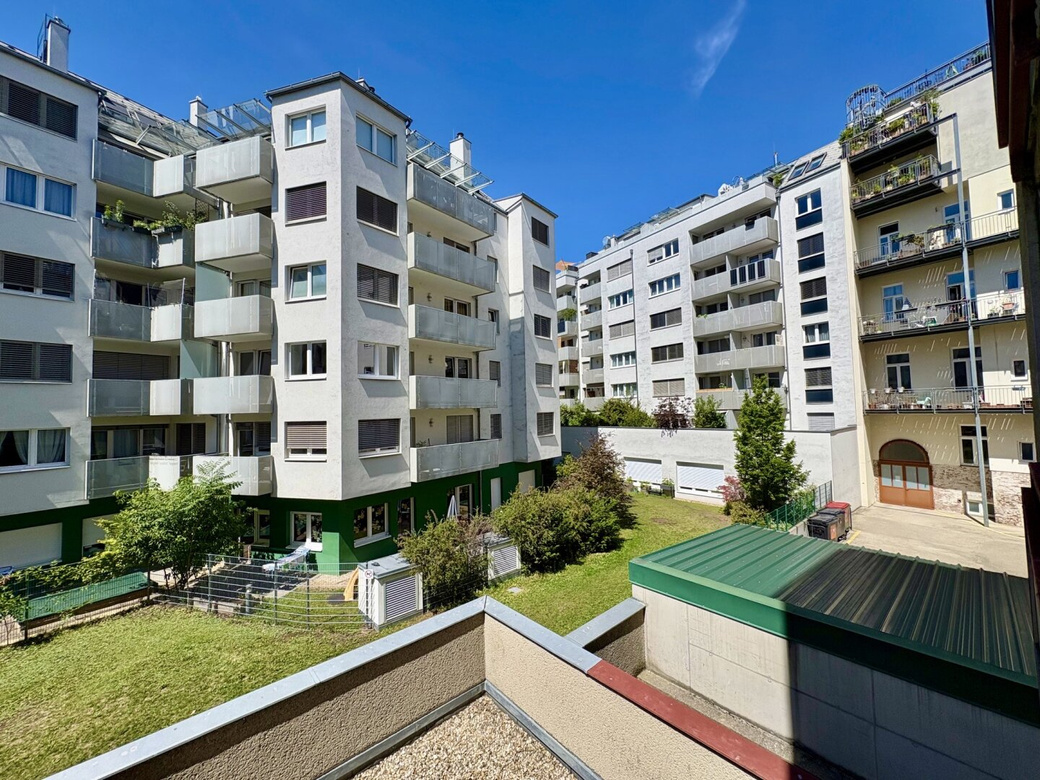 PARADIESISCH VIEL PLATZ FÜR FAMILIEN ODER STUDIERENDE - 5-ZIMMER-WOHNUNG MIT GROSSER LOGGIA – Foto 4