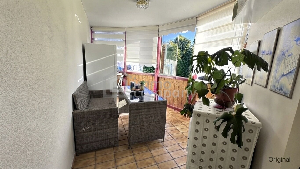 Götzis - Helle Eigentumswohnung im obersten von drei Stockwerken, 3 Zimmer, Loggia mit Glasfront zum Öffnen oder Schließen, 77 m2 + 9 m2 Loggia, Gesamt 86 m2, inkl. 1 TG und 1 Kellerabteil. – Foto 3