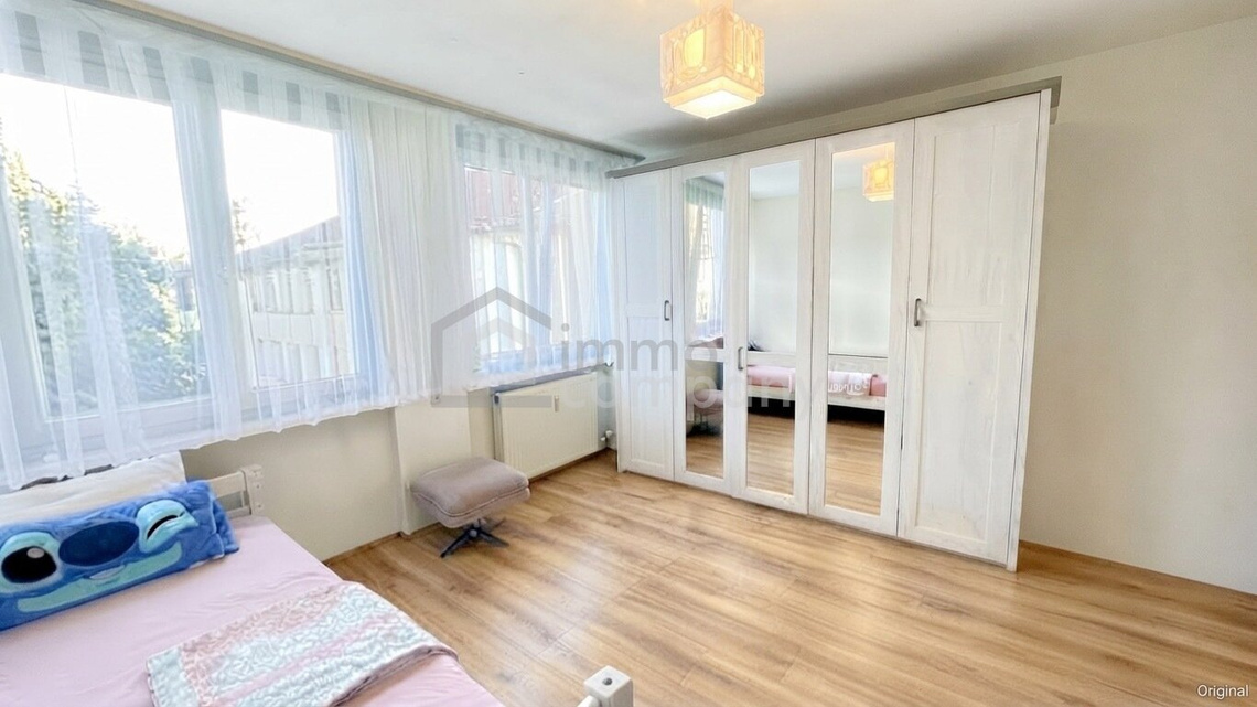 Götzis - Helle Eigentumswohnung im obersten von drei Stockwerken, 3 Zimmer, Loggia mit Glasfront zum Öffnen oder Schließen, 77 m2 + 9 m2 Loggia, Gesamt 86 m2, inkl. 1 TG und 1 Kellerabteil. – Foto 9