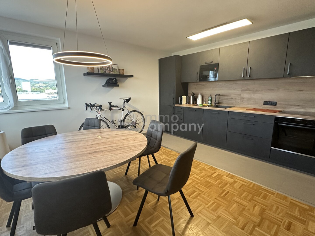 Skyline-Living im 20. Bezirk – 13. Stock, Panoramablick & Garage“ – Foto 2