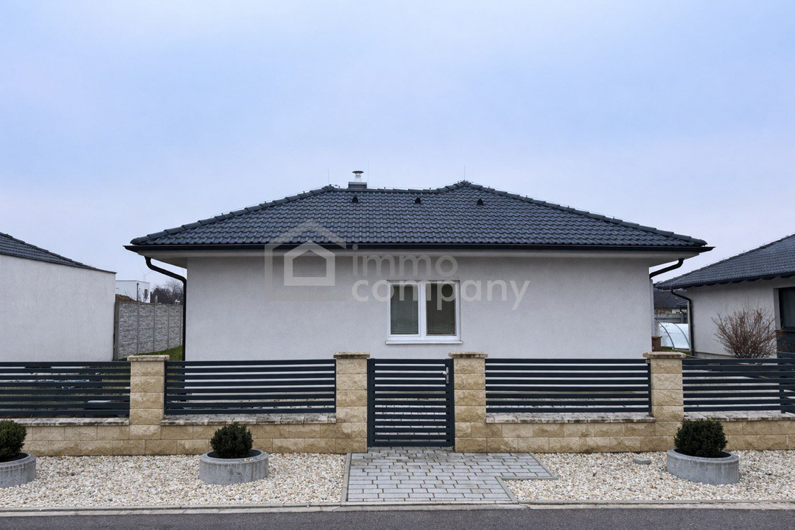 EINFAMILIENHAUS MIT GARTEN & GARAGE | 4 ZIMMER | ABSOLUTE RUHELAGE | NÄHE WIEN – Foto 4