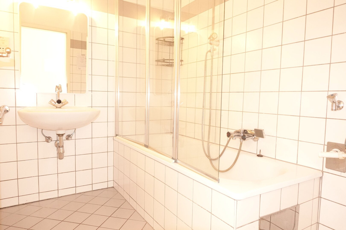 Überraschend großzügig: 62 m² Garconniere mit separater Küche - GLEICH BEI U3 KARDINAL-NAGL-PLATZ – Foto 9