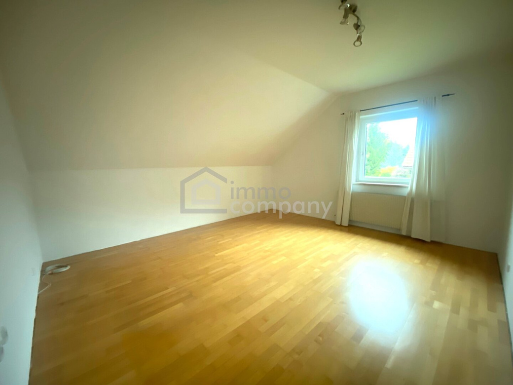 Topgepflegtes Einfamilienhaus mit Pool, Sauna, großzügiger Terrasse sowie Garage und Carport – Foto 10