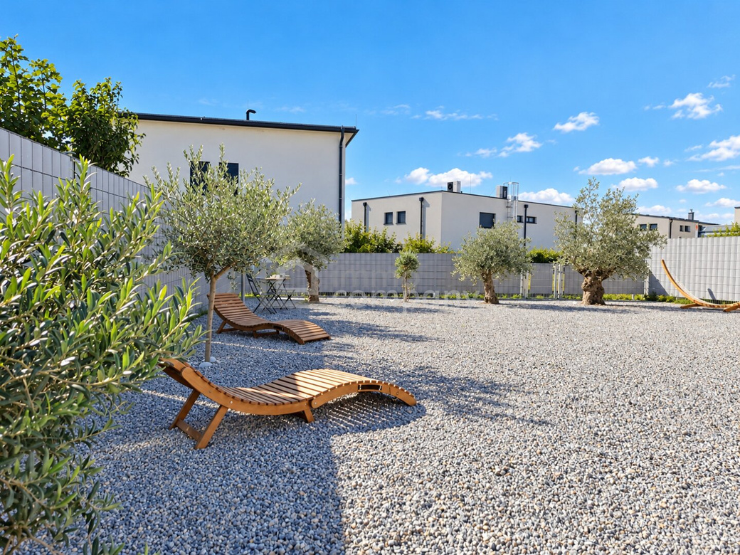 Kleines Paradies am privaten Badesee – modernes Haus mit mediterranem Garten & Traumterrasse – Foto 3