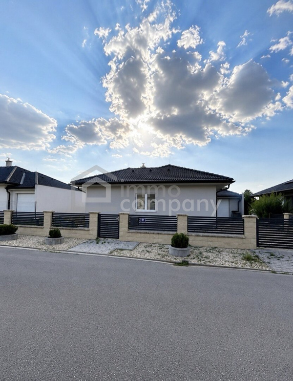 EINFAMILIENHAUS MIT GARTEN & GARAGE | 4 ZIMMER | ABSOLUTE RUHELAGE | NÄHE WIEN – Foto 5