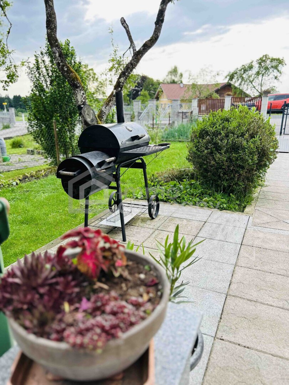 Ein Haus, zwei Wohnungen, viele Möglichkeiten – Zweifamilienhaus in Nußdorf am Haunsberg – Foto 3