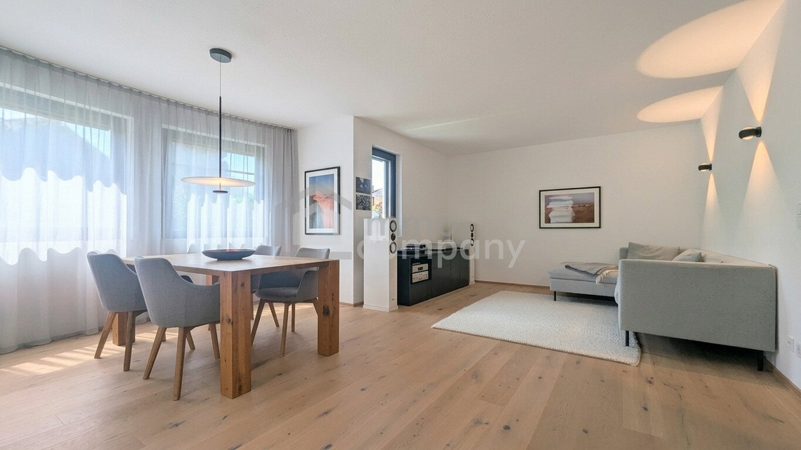 Exklusive 4-Zimmer-Wohnung in Aldrans | 110m² Wfl. | Komplett kernsaniert 2021 | 2 Garagenplätze & 2 Balkone | Gemeinschaftsgarten – Foto 3