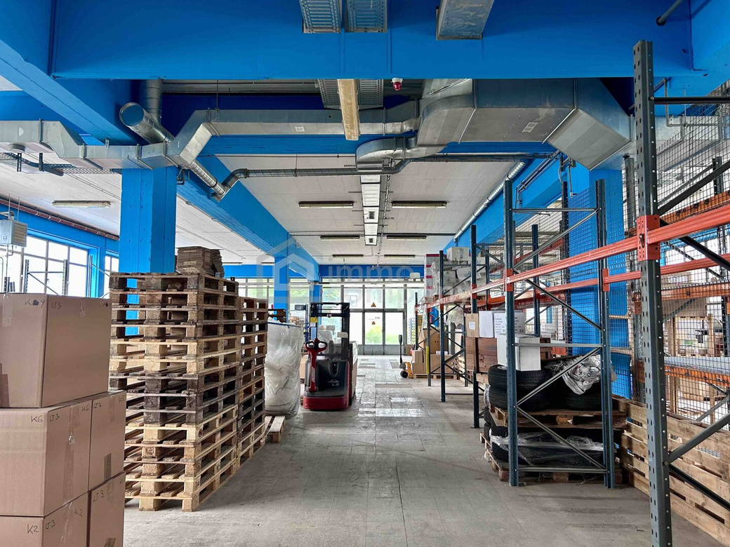 Attraktives (Gewerbe-)Lager mit Lastenlift, Büro und Parkplätze (EG, 513qm) – Foto 1