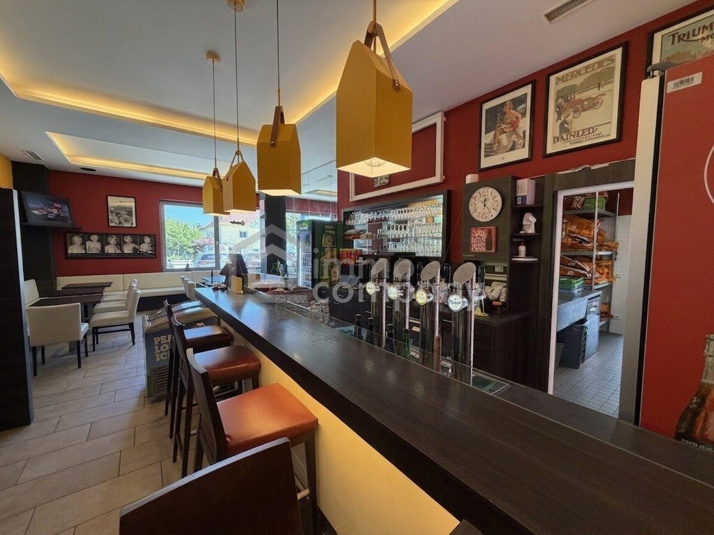 Restaurant mit Gastgarten in sehr frequentierter Lage – Foto 1