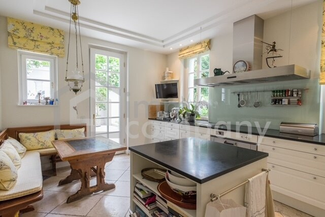 diese Villa-  ein perfektes Refugium für Menschen, mit höchstem Wohnanspruch, in privater Umgebung. – Foto 4