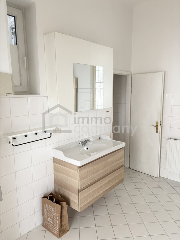 Charmante Wohnung mit schönen alten Fischgrät-Parkett – Top Preis! Top Eckzinshaus – Foto 9