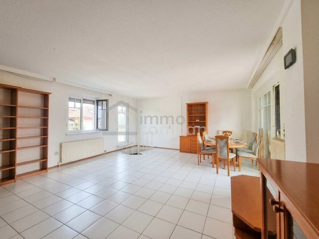 IHR NEUES ZUHAUSE: Charmantes Einfamilienhaus mit 8m Pool, 25m² Terrasse und viel Platz – Foto 8