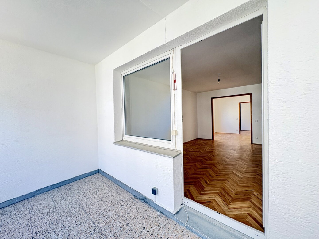 PARADIESISCH VIEL PLATZ FÜR FAMILIEN ODER STUDIERENDE - 5-ZIMMER-WOHNUNG MIT GROSSER LOGGIA – Foto 5