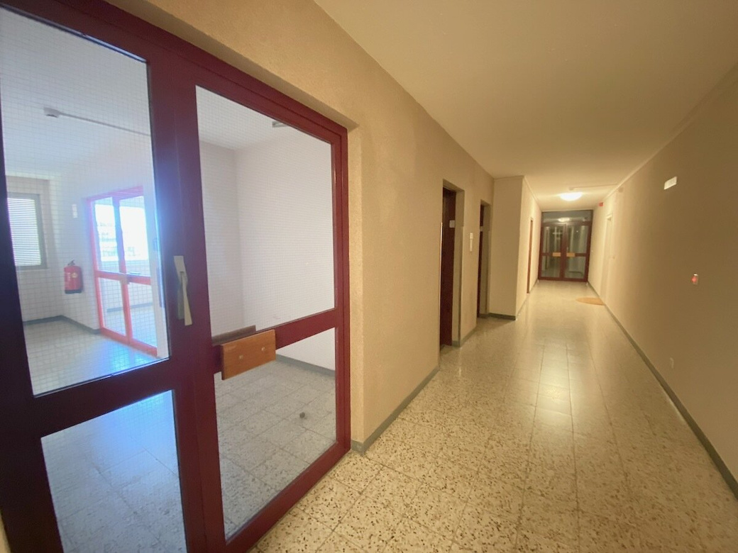 HERRLICHER FERNBLICK vom 7. STOCK! Wohnung mit LOGGIA zu SANIEREN! – Foto 11