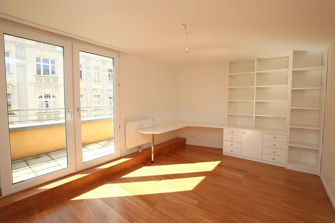 TOP PREIS - KEINE SCHRÄGEN !!! - Wohnfläche ca. 128,61 m² voll nutzbar - 1 Gartenterrasse + 5 Terrassen + 1 Garagenplatz im Eigentum – Foto 8