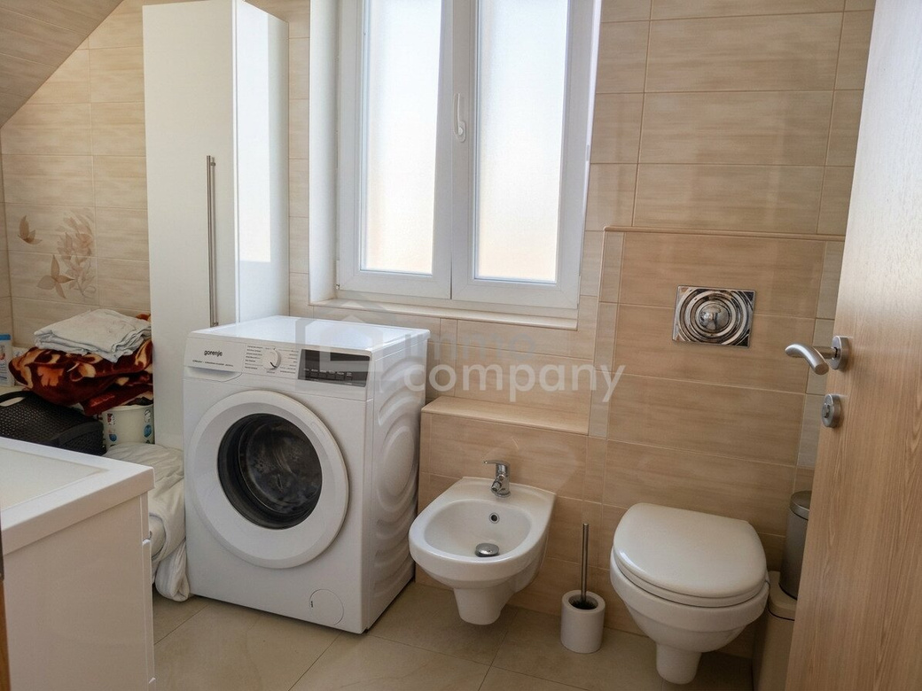 Neuwertige Doppelhaushälfte in Wiener Neustadt, 4 Zimmer, Garten, Terrasse, 3 Bäder! – Foto 8