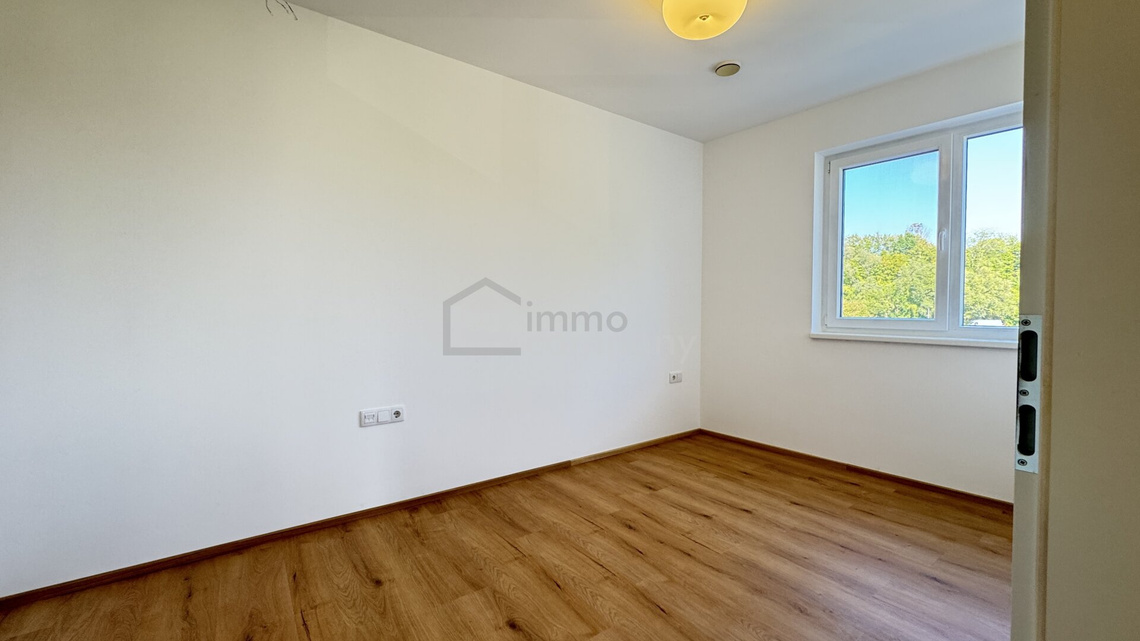 Wohnen in Seewalchen am Attersee– Helle 2-Zimmer-Wohnung mit Loggia und Blick ins Grüne. – Foto 8