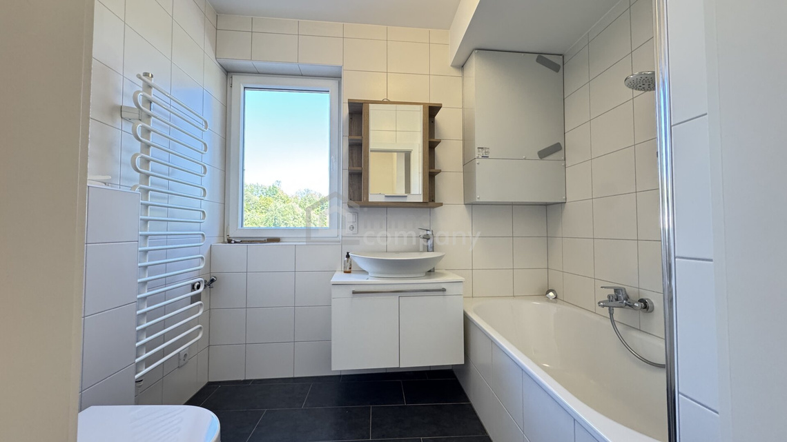Wohnen in Seewalchen am Attersee– Helle 2-Zimmer-Wohnung mit Loggia und Blick ins Grüne. – Foto 6