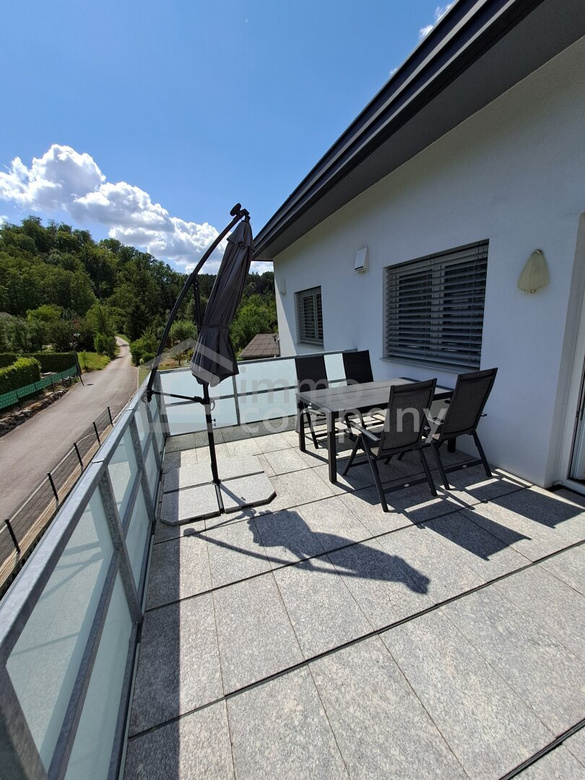 Moderne 2-Zi. Terrassenwohnung mit Garten & Stellplatz in Loosdorf – Neuwertig & hell! – Foto 2
