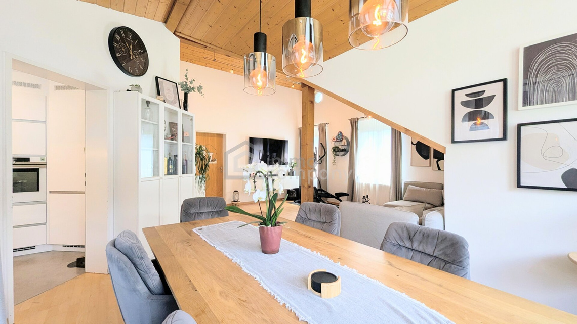 Hochwertig renovierte 4-Zimmer-Dachgeschosswohnung mit Bergblick in Vandans | 88m² Wfl. | 1 Garagenstellplatz & 1 Außenstellplatz | ruhige Sackgassenlage – Foto 1
