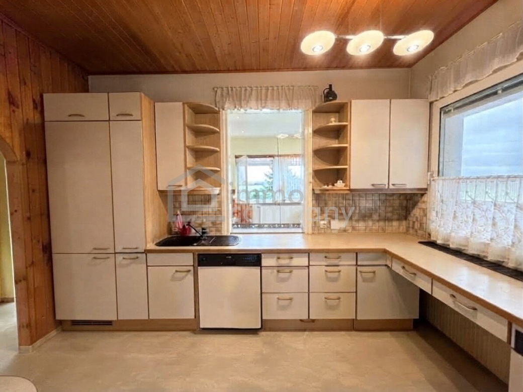 Großzügiges Mehrfamilienhaus mit Garten, Terrasse & 3 Garagen in Marchegg um 620.000€ – Foto 7