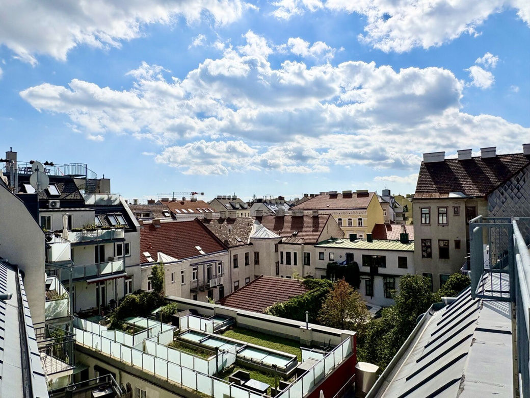 WUNDERSCHÖNE DG-WOHNUNG MIT TRAUMBAD, TERRASSE UND KLIMAANLAGE – Foto 7