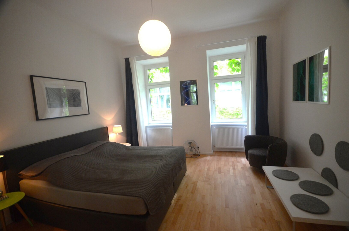 Apostelgasse - Möblierte & sanierte 2-Zimmer Altbauwohnung im Innenhof / 2. Liftstock – Foto 2