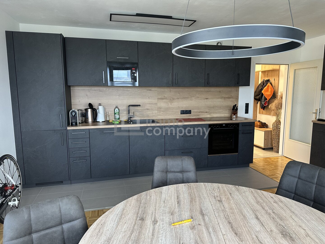 Skyline-Living im 20. Bezirk – 13. Stock, Panoramablick & Garage“ – Foto 4