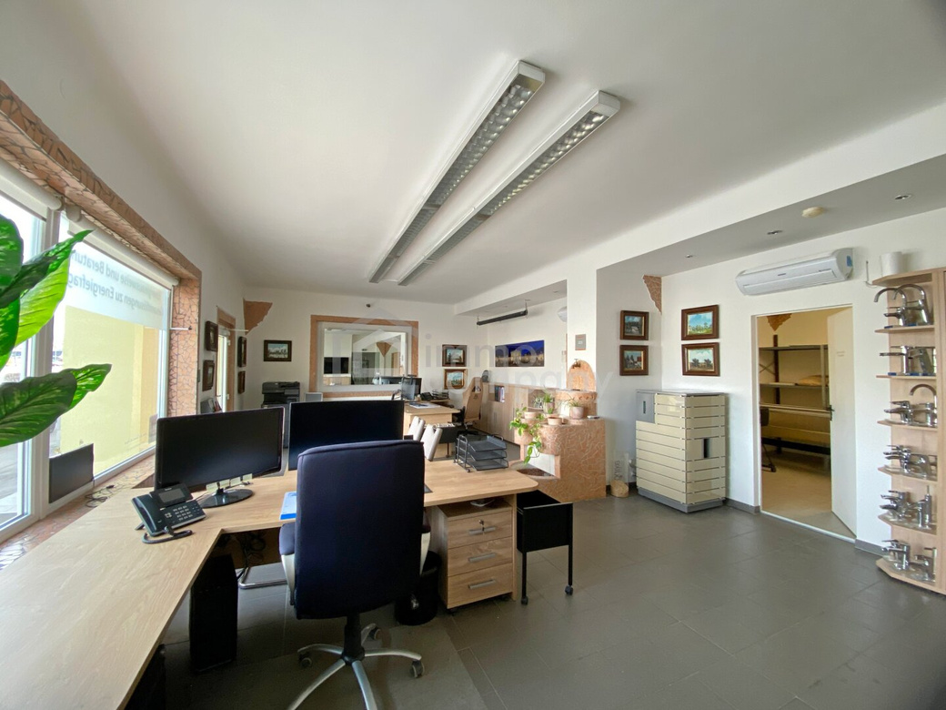 Büro / Geschäftslokal + Stellplatz in 2540 Bad Vöslau – Foto 2