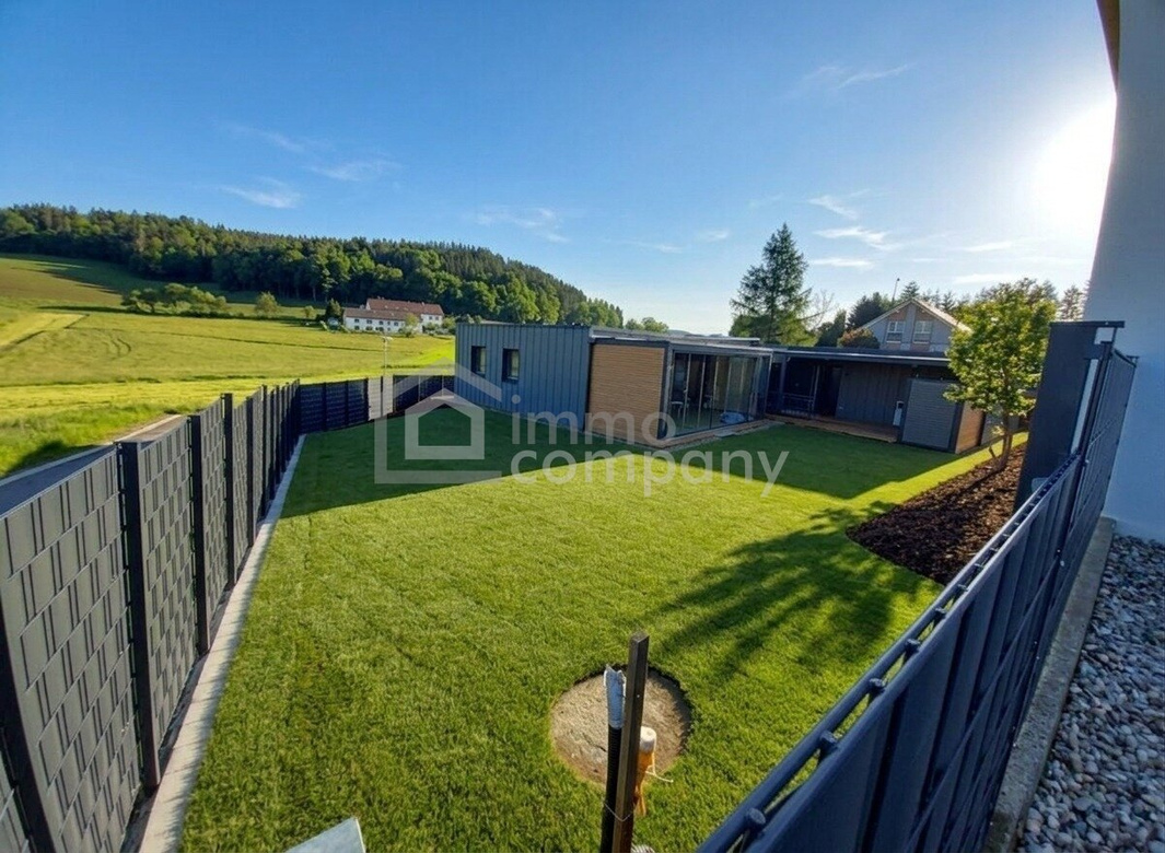 Zwei moderne Wohneinheiten mit Badeteich-Blick: ideal für zwei Familien – Foto 1