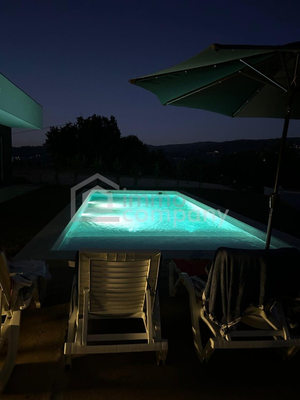 Traumvilla in Castelo de Paiva: Neuwertig, 600m², 5 Zimmer – Ihr neues Zuhause für 1,2 Mio. €! – Foto 9
