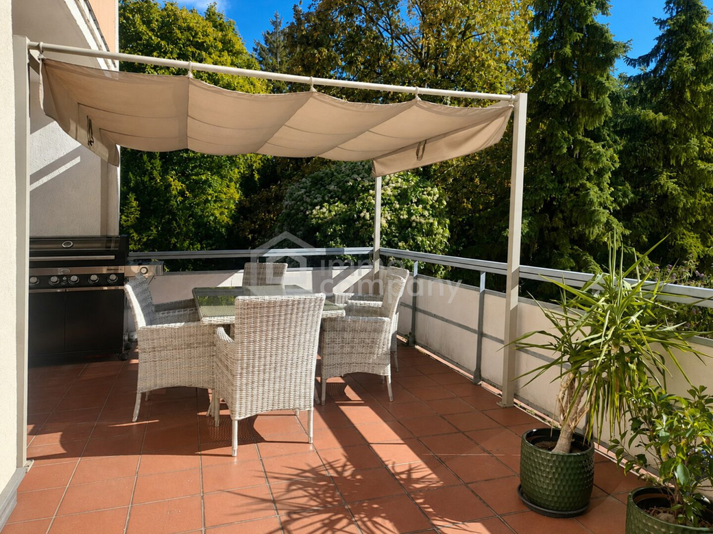 MITTEN IN BRUCK. TERRASSE IM GRÜNEN. – Foto 4