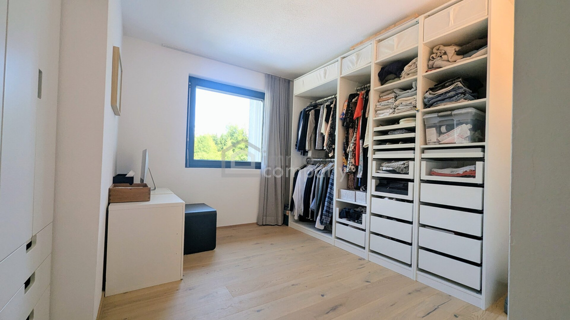 Exklusive 4-Zimmer-Wohnung in Aldrans | 110m² Wfl. | Komplett kernsaniert 2021 | 2 Garagenplätze & 2 Balkone | Gemeinschaftsgarten – Foto 7