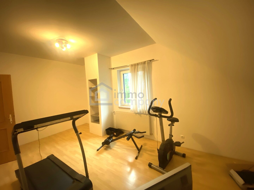 Topgepflegtes Einfamilienhaus mit Pool, Sauna, großzügiger Terrasse sowie Garage und Carport – Foto 12