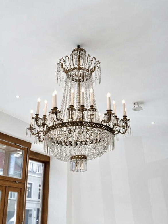 ELEGANTES GESCHÄFTSLOKAL MIT WUNDERSCHÖNEM PORTAL IN REPRÄSENTATIVEM ALTBAU – Foto 7