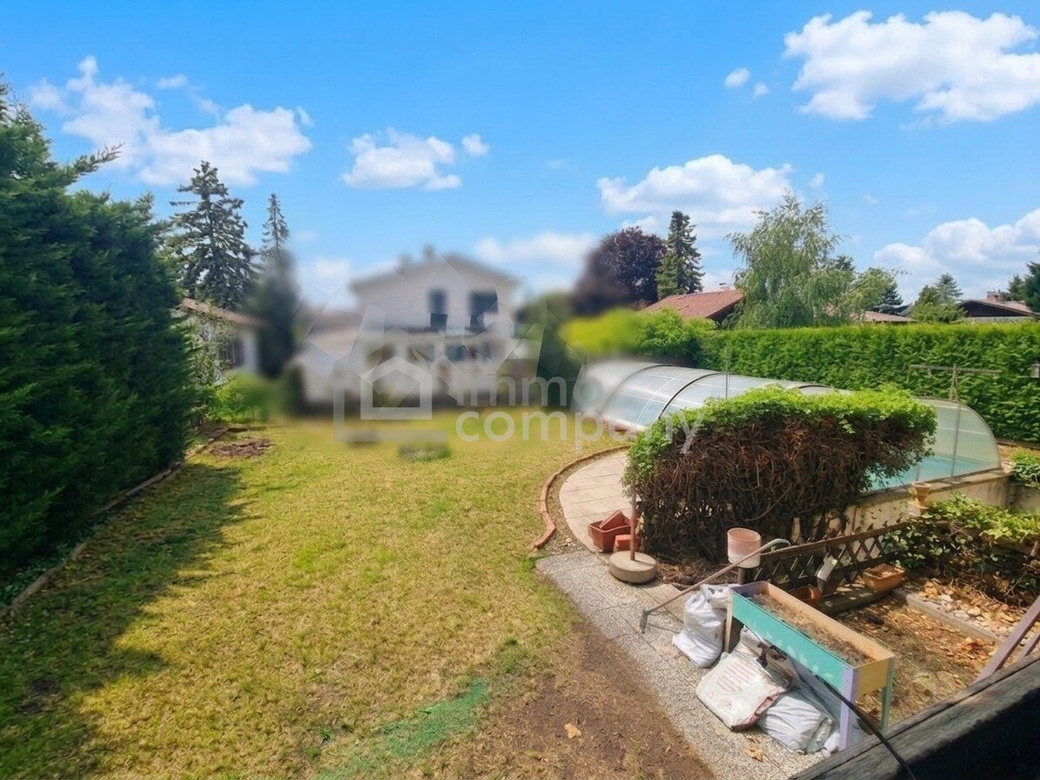 IHR NEUES ZUHAUSE: Charmantes Einfamilienhaus mit 8m Pool, 25m² Terrasse und viel Platz – Foto 4