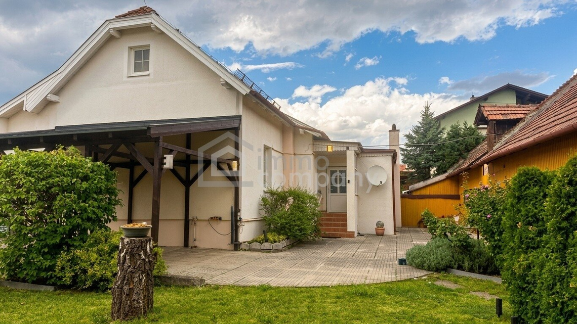 Einfamilienhaus mit Pool, Sauna und viel Stauraum – Foto 7