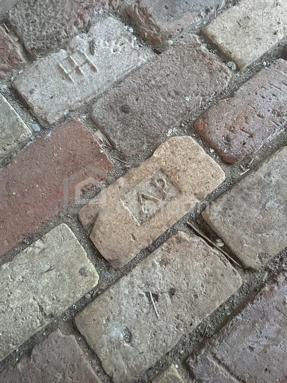 Historischer Dreiseithof mit schönen Gewölbedecken sucht neue Eigentümer – Foto 4