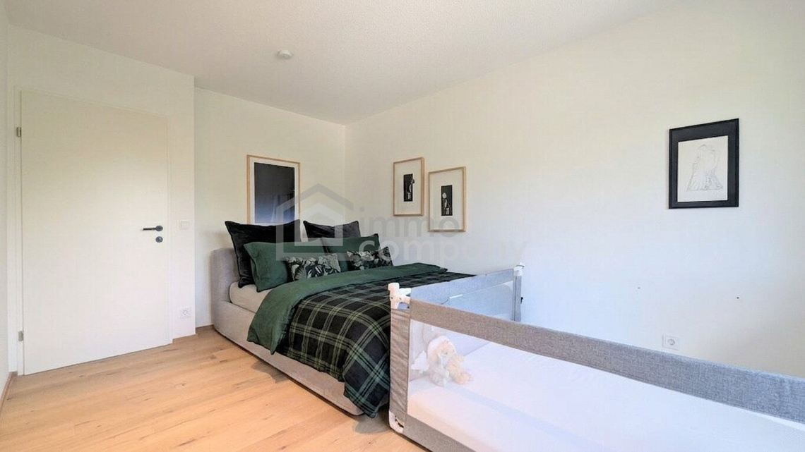 Exklusive 4-Zimmer-Wohnung in Aldrans | 110m² Wfl. | Komplett kernsaniert 2021 | 2 Garagenplätze & 2 Balkone | Gemeinschaftsgarten – Foto 12